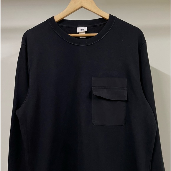 H&M AUTHENTIC BLACK STREET-STYLE CREWNECK SWEATSHIRT FOR MEN’S & WOMEN’S - Picture 2 of 7